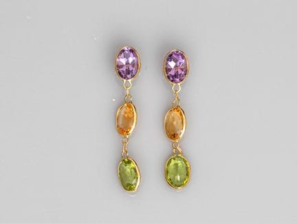 Pair of 750°/°° (18K) yellow gold earrings, set wi