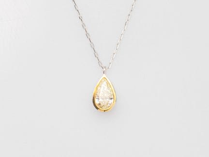 Teardrop-shaped pendant in platinum and 750°/°° (1