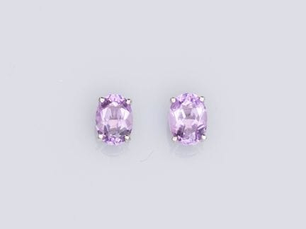 Pair of 750°/°° (18K) white gold stud earrings, ea