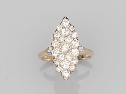 Marquise ring in 750°/°°(18K) white gold, set with