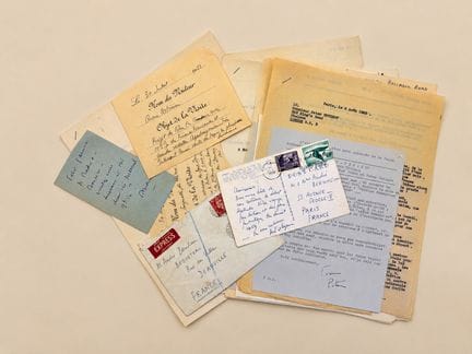 USTINOV Peter : Ensemble de 9 lettres et 5 cartes 