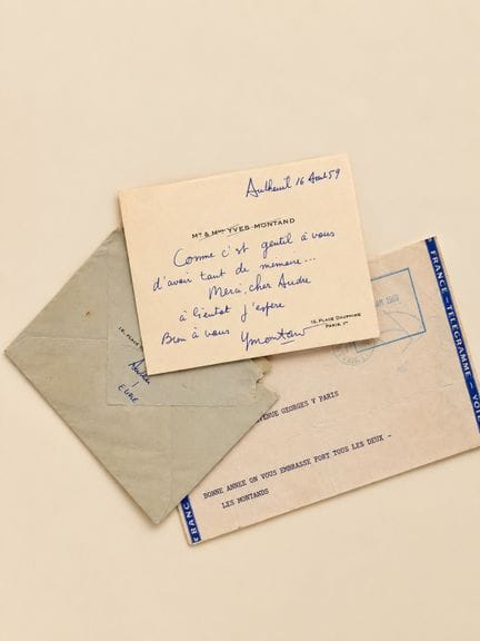 MONTAND Yves : Une carte autographe signée de reme
