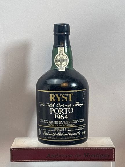1 Flasche PORTO RYST 1964
Der Füllstand ist etwas 