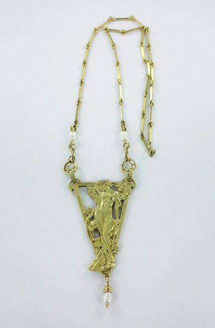 ALPHONSE MUCHA.
Collier or 585 millièmes serti de 