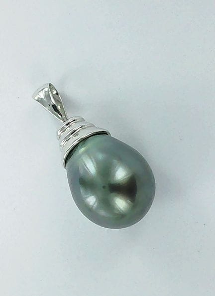 Pendentif or gris 375 millièmes serti d'une perle 