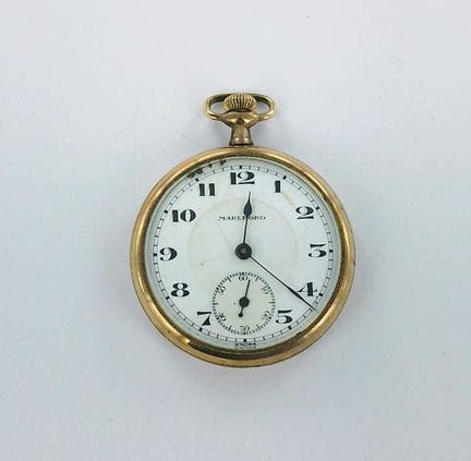 MARLBORO.
Reloj de bolsillo de oro < 333 milési