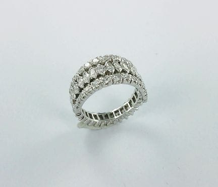 Anillo de oro blanco de 750 milésimas con diamante