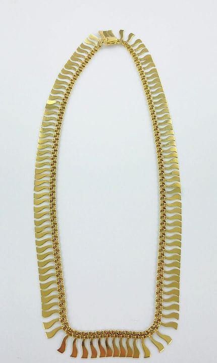 Collier draperie or et or brossé 750 millièmes.
Po