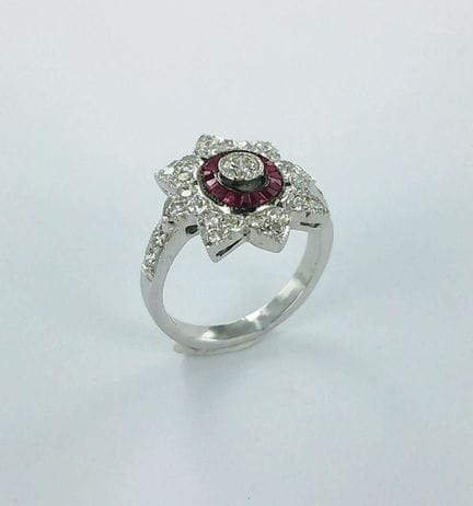 Anillo «Marguerite» de oro blanco de 750 milésimas