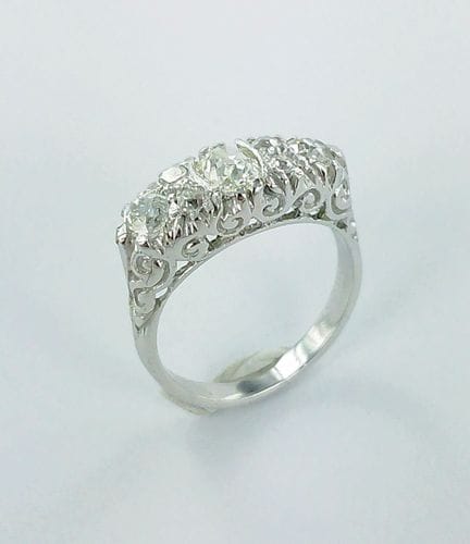 Anillo de oro blanco de 750 milésimas con diamante