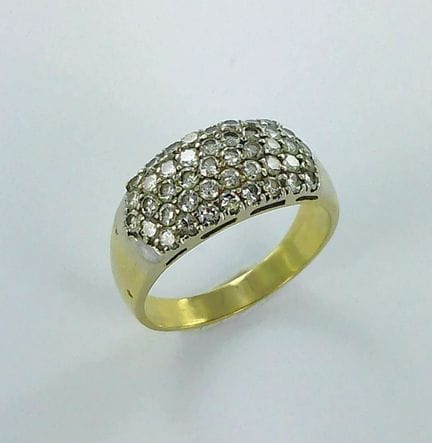 Anillo de oro de 750 milésimas con diamantes engas