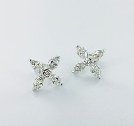 Par de pendientes de oro blanco de 750 milésimas c