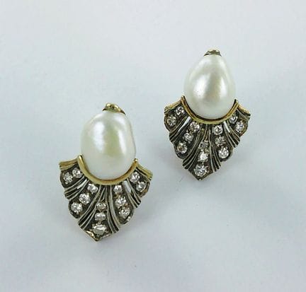 Paire de boucles d'oreilles or 750 millièmes serti