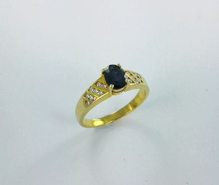 Bague or 750 millièmes sertie d'une pierre et de b