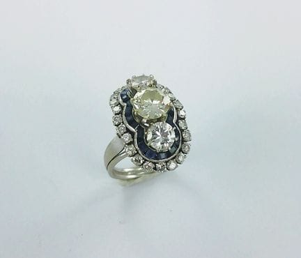 Ring aus 750er Weißgold, besetzt mit drei Diamante