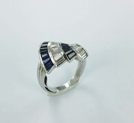 Bague or gris 750 millièmes sertie de diamants (en