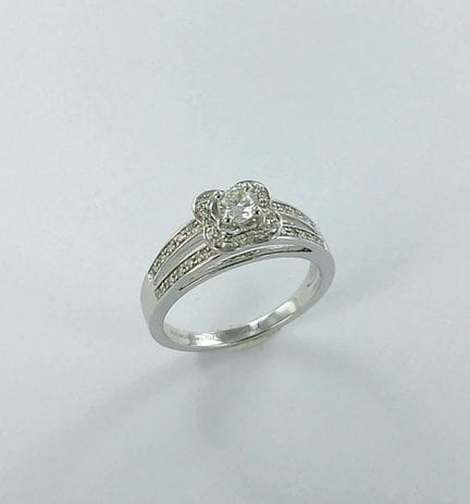MAUBOUSSIN, Chance of Love n°2.
Bague or gris 750 
