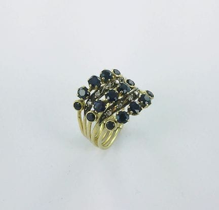 Anello in oro 585 con cinque anelli incastonati di