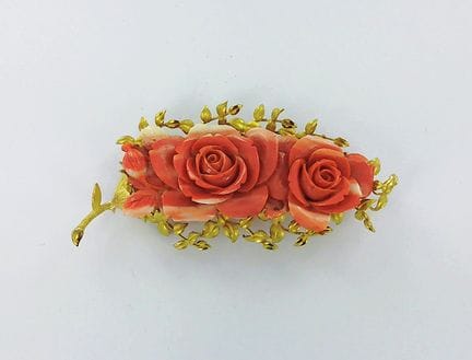 JEAN ÉTÉ.
Brosche aus 750er Gold mit einem Dekor a