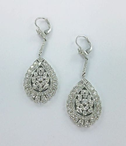 Par de pendientes de oro blanco de 750 milésimas c