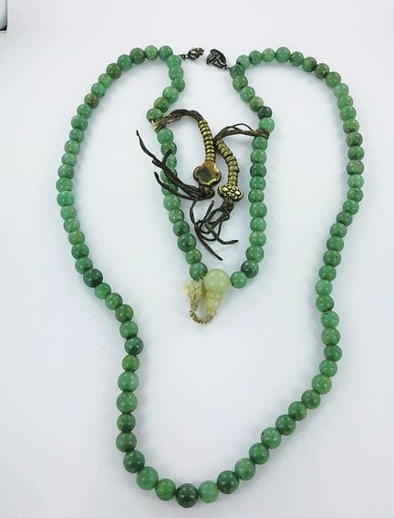 Collier métal et perles de jade-jadéite.