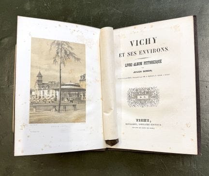 SIMON (Jules). Vichy et ses environs. Livre-album 