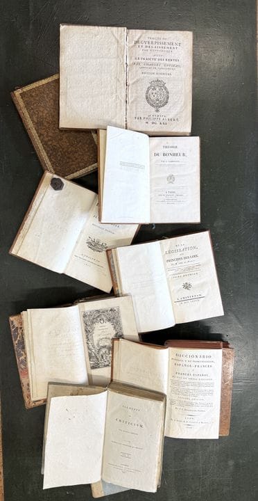 8 ouvrages en 10 volumes :
- LOYSEAU (Charles). Tr