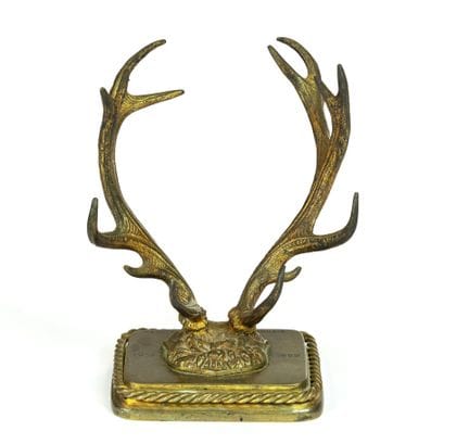[VÉNERIE]
Petit trophée de cerf seize cors en bron