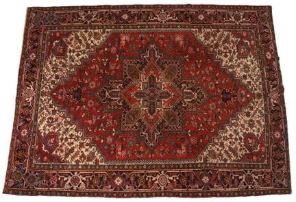 TURKEY
Large rug with a central medallion design o