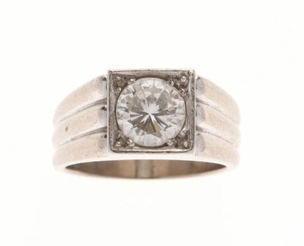 ANILLO DE PLATINO 750‰ adornado con una piedra bla
