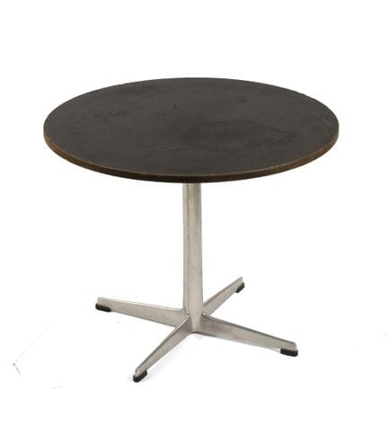 Arne JACOBSEN (1902–1971)
“Coffee Table” side tabl