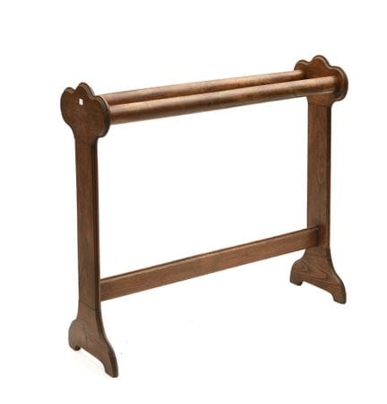PORTE-SELLE en chêne mouluré formé de deux cylindr