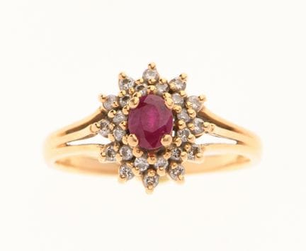ANILLO de oro de 750‰ tipo margarita, adornado con