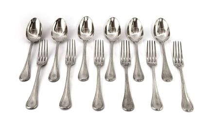 JUEGO DE SEIS CUBIERTOS de plata, modelo «filet».
