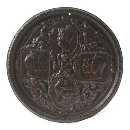 MÉDAILLON en bronze à patine marron représentant l
