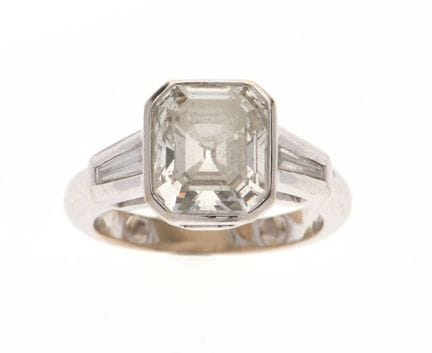 ANILLO de oro blanco de 750‰ adornado con un diama