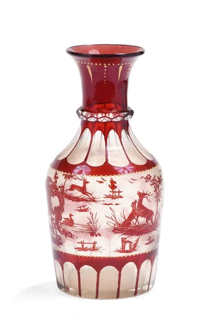 JARRA de cristal de Bohemia teñida de rojo con mot