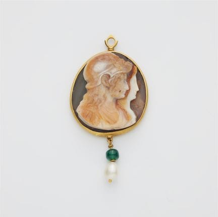 An Italian 18k gold and Sardonyx cameo pendant dep