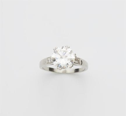 A convertable platinum diamond set, comprising of 