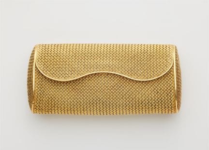 An 18k yellow gold basketwork evening clutch.

Vin