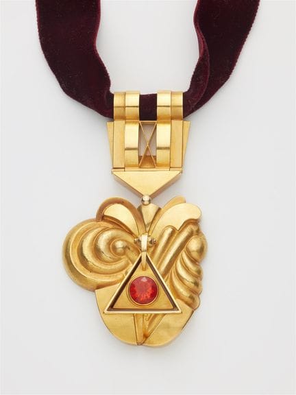 Jürgen Schablitzky
A German chased 18k yellow gold