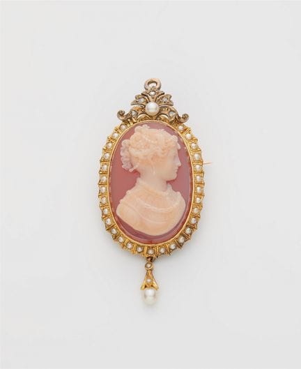 A 14k bicolour gold diamond pearl and layered carn