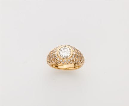 René Kern
An 18k gold diamond pavé eternity ring w