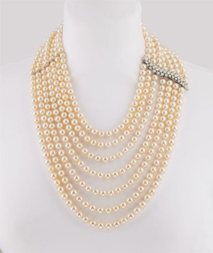 René Kern
An opulent seven row cultured pearl wate