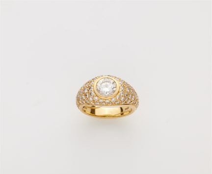 René Kern
An 18k gold diamond pavé eternity ring w