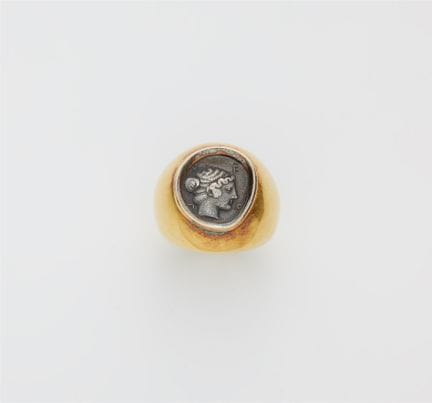 Lioba Munz
A German chased 18k gold ring with an a