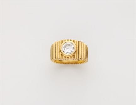 An 18k yellow gold and brilliant-cut diamond solit