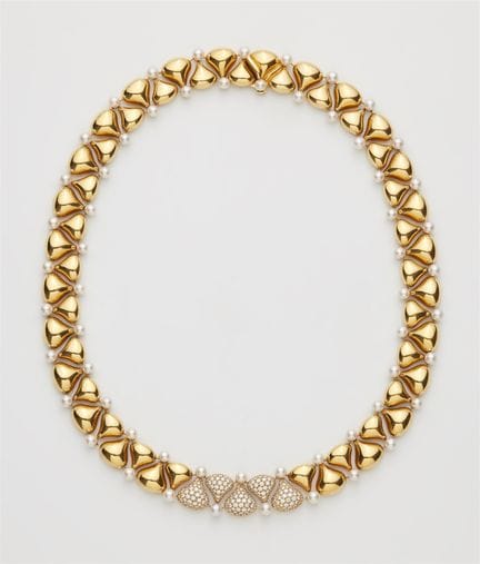 Chopard
An 18k yellow gold diamond pavé and pearl 