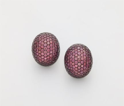 Gebrüder Hemmerle
A pair of 18k gold and oxydised 