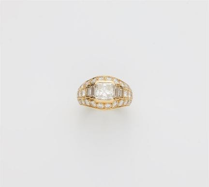 Cartier
An 18k gold diamond cocktail ring with a p